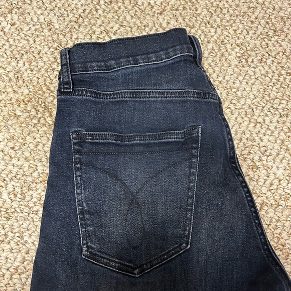 Calvin Klein Mens Athletic Fit Jeans 30 x 30. Model CKJ 056. - Picture 4 of 6